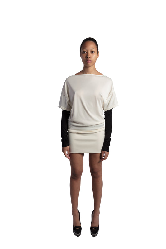 T-shirt dress cream/white with black sleeve